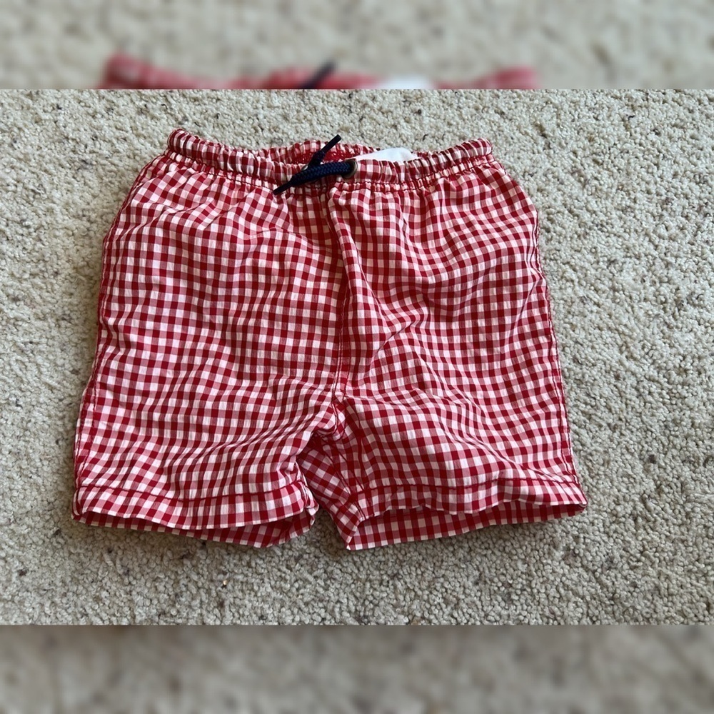 Baby boden‎ red checkered infant swim trunks